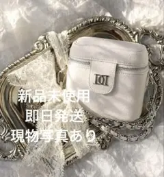 キャビアスキンレザースモールポーチ　ダーリッチノベルティ白