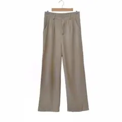 タック入りワイドパンツ