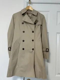 ベージュ ダブルブレスト トレンチコート