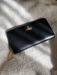 【美品】Vivienne Westwood黒レザー長財布 金色ジッパー付き