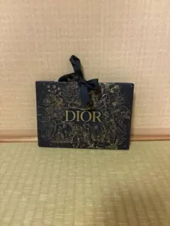 Dior ギフトボックス ネイビー リボン付き