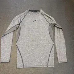 Under Armour グレー　アンダーシャツ　インナー　長袖のサムネイル