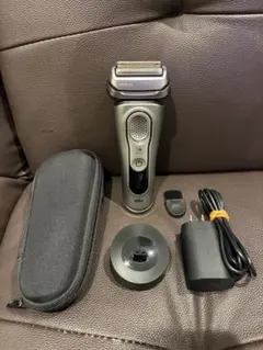 BRAUN最高4枚刃 9シリーズ wet ＆ dry 充電スタンド 新品未使用❗ BRAUN最高4枚刃 9シリーズ wet ＆ dry 充電スタンド 新品未使用