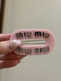 miu miu ヘアピン ピンク ロゴバレッタのサムネイル