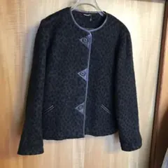 茶色いジャケット。