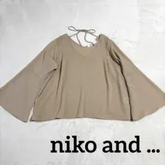 【美品】ニコアンド ブラウス　袖フレア　バックリボン　ベージュ　Vネック　シアー