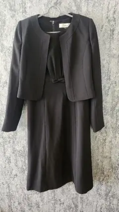 フォーマルに最適☆黒のジャケットとワンピースのセット