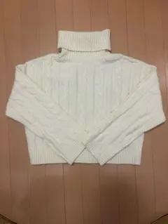 GU ニット　タートルネック　ホワイト　Mサイズ