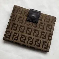 FENDI フェンディ 二つ折り財布 ズッカ柄 ブラウン