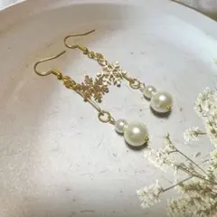 雪の結晶とパールのロングピアス♡ハンドメイドピアス✴︎イヤリング