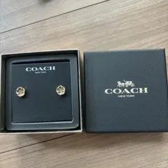 COACH フラワーモチーフ ピアス ゴールドカラー