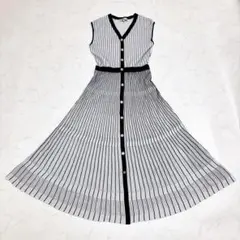 極美品ジャスグリッティー 配色プリーツニットワンピース　ノースリーブ