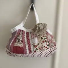 ＊ハンドメイド　赤と白ドット いちご　取り外し可能なレースのお花つき