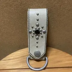 スタッズ付きレザーループキーホルダー