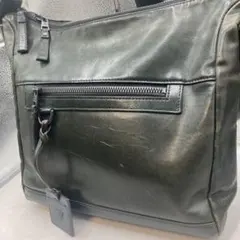 良品 FUJITKA フジタカ レザー ショルダーバッグ カーキ チャーム付きのサムネイル