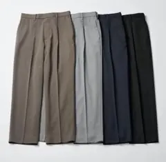 【新品】ユニクロ：C　タックワイドテーパードパンツ(S・ブラック）