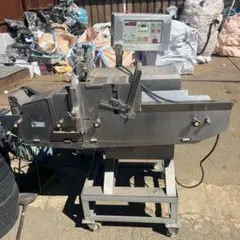 スライサー型式YS6000W 刃物３枚刃 通電確認済み 3相200V 食品機械 スライサー型式YS6000W 刃物3枚刃 通電確認済み 3相200V 食品機械