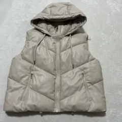 ZARA フード付きダウンベスト ベージュ　フェイクレザー