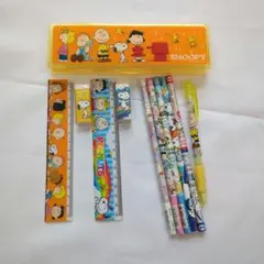 新品・未使用　スヌーピーとピーナッツキャラクター　文房具セット　SNOOPY