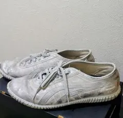 シルバー スニーカー