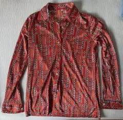 オレンジ花柄長袖シャツ