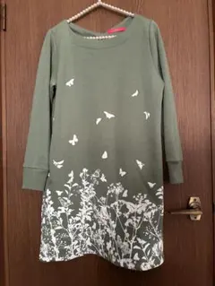 【グラニフ】バックオープン スウェットワンピース/チュニック＊蝶々プリント