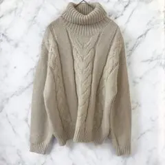 ジーユー ベージュ ニット セーター タートルネック Mサイズ　温かい