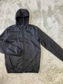 PUMA ブラック 　　　　　　 ウィンドブレーカー フード付き