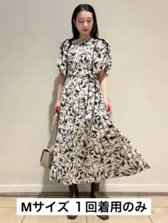 snidel 2wayボリュームスリーブプリントワンピ ホワイト×ブラック