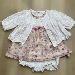 ホワイトとピンクの花柄ワンピース・白のカーディガン・ブルマのセット