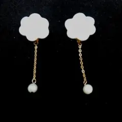 【po-to-bo】雲のデザインイヤリング《陶器製》