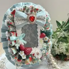 B8トレカケースデコ308★緑系✖️白系【匿名配送バッグチェーン付】痛ロゼット