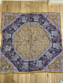 新品未使用　シルク100% スカーフ