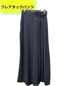 【BEAMS HEART】フレアタックパンツ ブラック