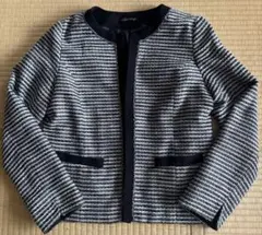 ノーカラージャケット ネイビーとホワイトストライプ