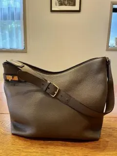 【値下】Bally グレージュ レザー ショルダーバッグのサムネイル