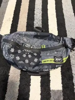 KiU ボディバッグ ウエストポーチ ペイズリー柄