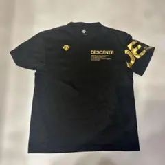 DESCENTE スポーツウェア　半袖Tシャツ 黒 ゴールドロゴ