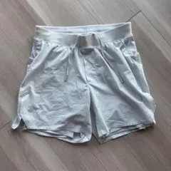 ルルレモン　ランニングショートパンツのサムネイル