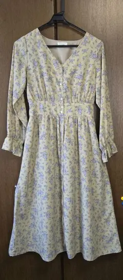 【美品】小花柄上品ワンピース　Freeサイズ