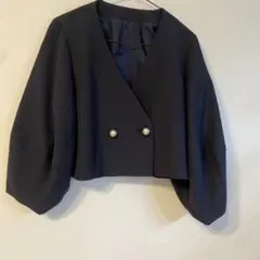 ネイビー ノーカラージャケット バルーン袖　パールボタンのサムネイル
