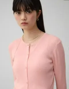 【新品未使用】AZULbymoussy　クルーネック リブカーディガン ピンクのサムネイル
