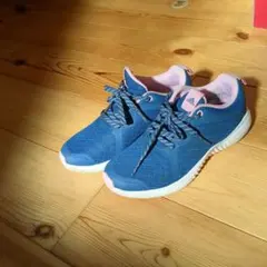 2026年最新】adidas ランニングシューズ 22の人気アイテム - メルカリ