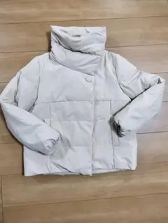 【未使用に近い】ショート丈ダウンジャケット　ベージュ　サイズＭ