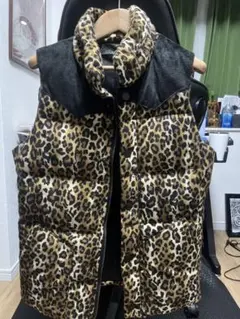 ヒョウ柄ベスト