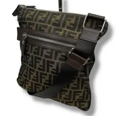 【美品】FENDI フェンディ ズッカ キャンバス ショルダーバッグ B5サイズ