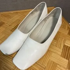 ADAM ET ROPE ホワイト パンプスのサムネイル