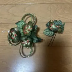 値下げ　成人式、お呼ばれなどに 緑色 花モチーフ かんざし・髪飾り