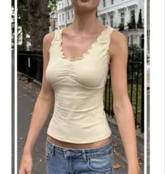 brandy melville フリルタンクトップ　キャミソール　タグ付き