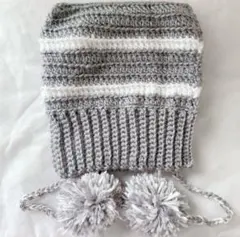 【ハンドメイド】ポンポン付き猫耳ニット帽　グレー&ホワイト